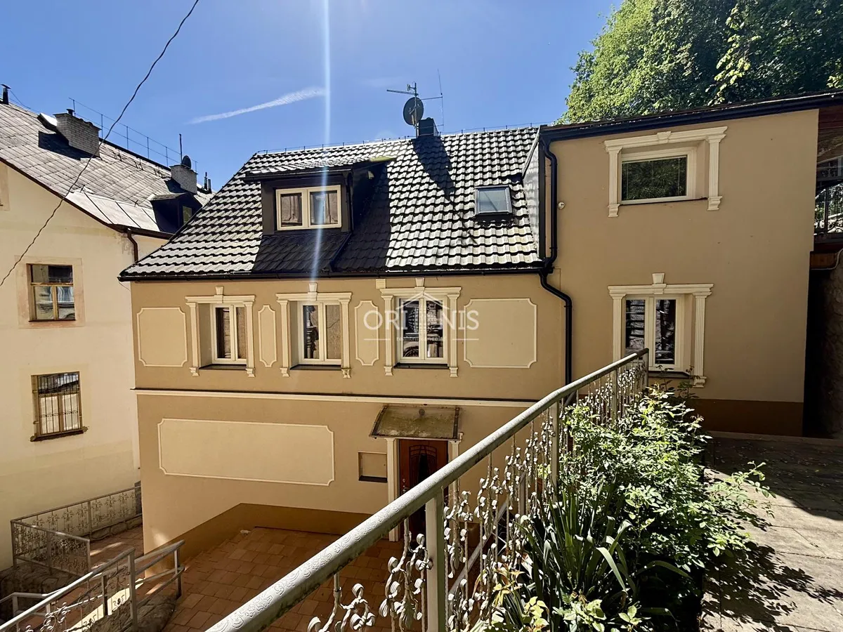 Prodej rodinného domu 351 m², pozemek 462 m²